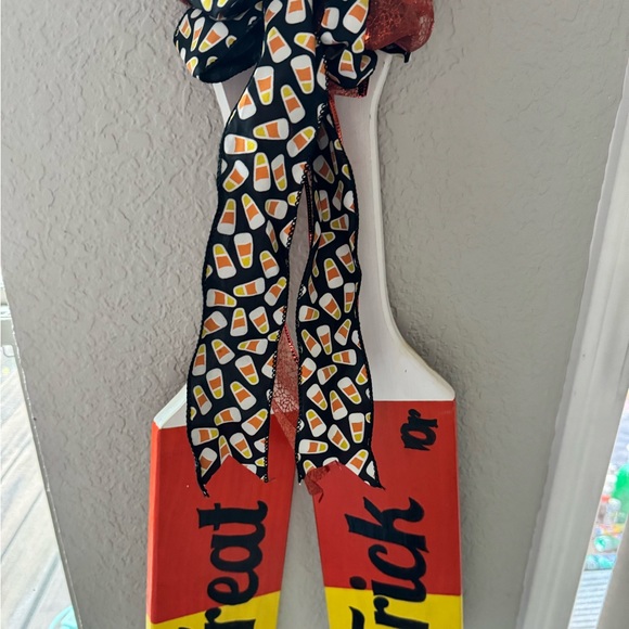 Reversible Thanksgiving & Halloween wooden door hangerw/2 sets of Holliday bows. - Picture 2 of 12